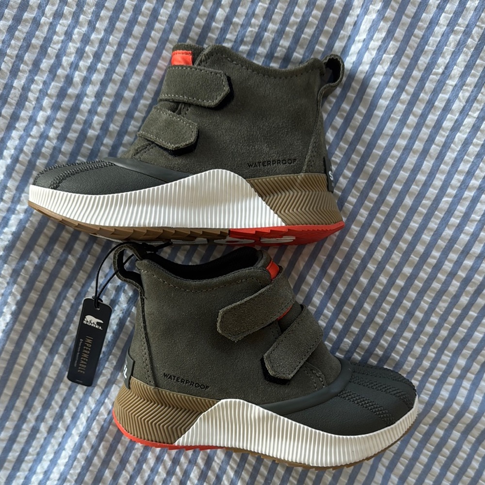 NWT Sorel boys boots, Sz 12